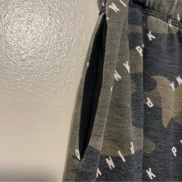 Victoria’s Secret Pink | Camo Sweatpants - Picture 5 of 6